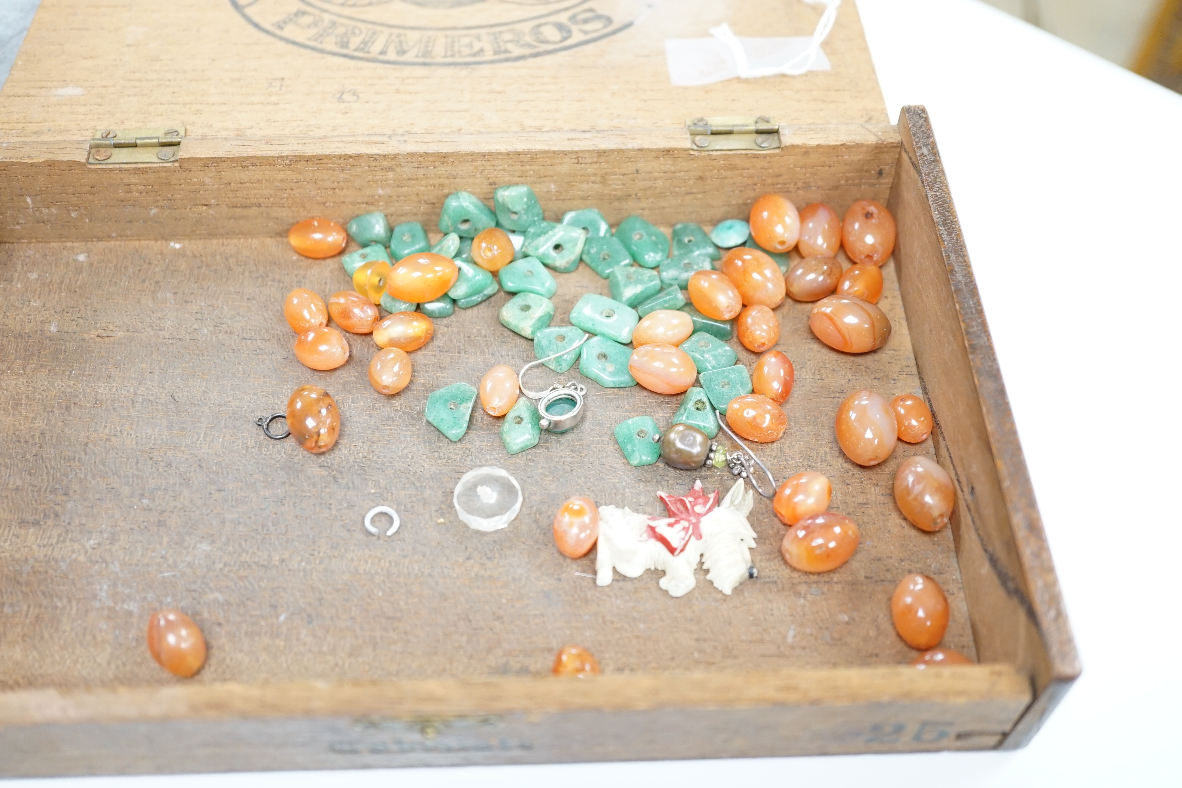 Assorted jewellery including a yellow metal and chalcedony set cross pendant, 38mm, a two colour paste set brooch, Victorian mourning brooch, silver 'Baby' brooch, intaglio stone, watch key, etc.